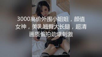 酒店嫖妓偷拍猥琐瘦男喝完王老吉干黑衣肤白卖淫女，老这么嫖小哥这小身板迟早被吸干