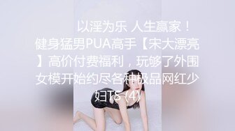 淫乱房间里的多人运动，两个轻熟女丝袜高跟情趣装诱惑被几个大哥玩弄抽插，吃奶玩逼高潮喷水，各种爆草抽插