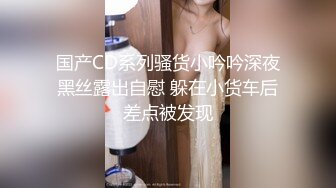 【新片速遞 】公园女厕偷窥热裤少妇的黑鲍鱼⭐黑逼缝张着大口