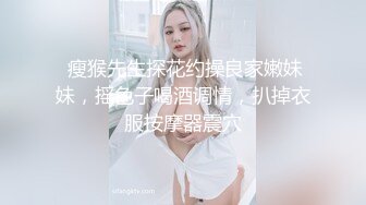 长相有点像刘亦菲纹身妹，bb先玩一会再被一顿干