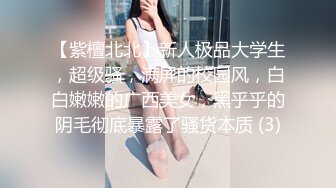   开发探索JK装短裙黑丝极品女神，隔着内裤磨蹭小穴，换上女仆装跪地深喉