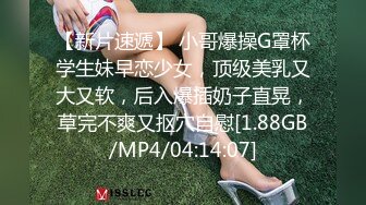   外表纯朴骨子很骚的美女偷约情人,女的主动边干边拍