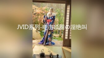 约了个少妇两男一女玩3P，跪着口交扣逼边口边后入搞完旁边观战