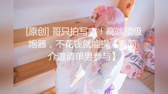 外表如此清秀温柔的眼镜女神【美妞上线】竟就这样下海啦，护士情趣，脱光光抠逼大秀，叫声真够骚的！