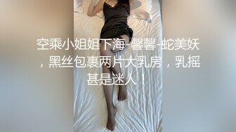 骚气美少妇线下约炮粉丝开房啪啪，特写口交舔屌带上套子骑乘，边操边摸大奶子，男的不得行搞几下JB软了